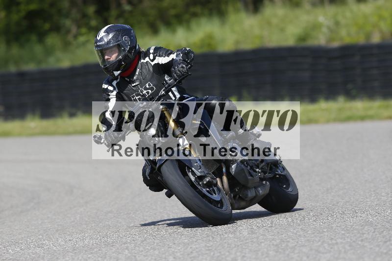 Archiv-2025/09 22.04.2025 Cornu Master School ADR/rot-rouge/12